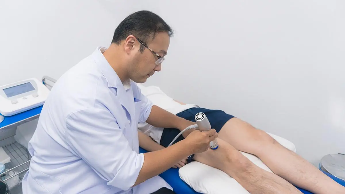 Đột Phá Trong Điều Trị Thoái Hóa Khớp Gối: Không Phải Cứ Đau Là Phải Phẫu Thuật